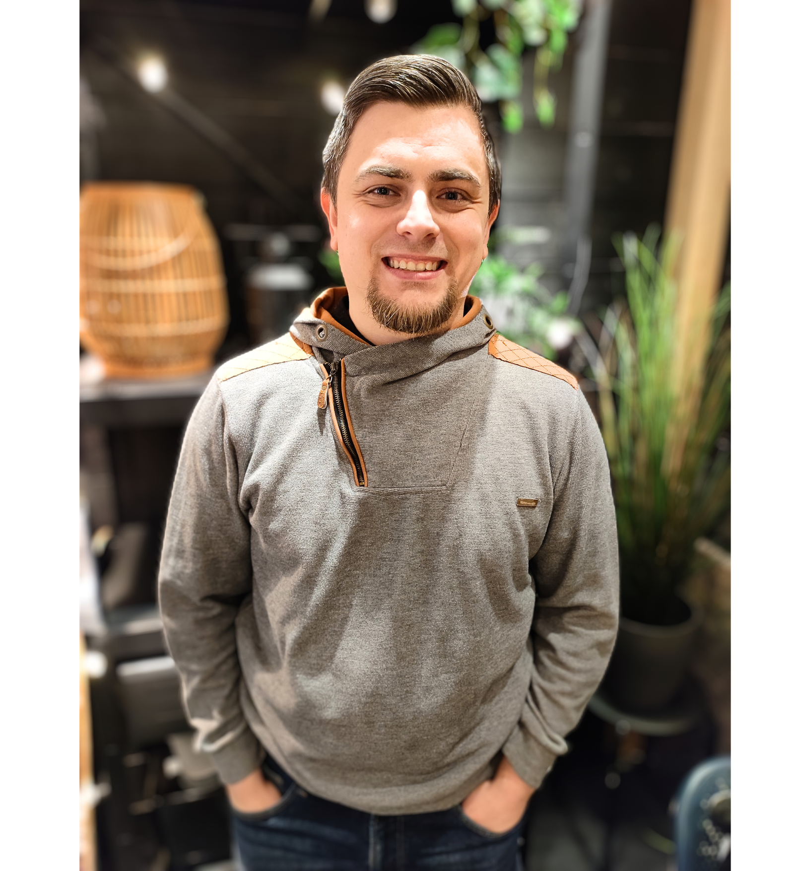 Portrait of Zoltán Tarkó, tech career coach & strategist next to a message about subscribing for free tech career material